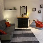 Le Petit Mirabellier Apartment *