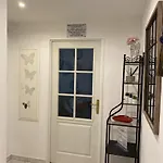 Le Petit Mirabellier Apartment *