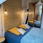 Le Petit Mirabellier *