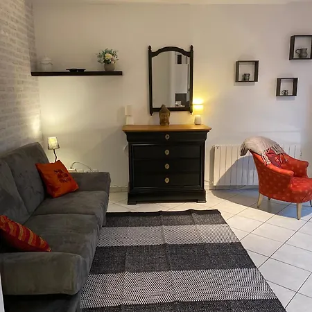 Le Petit Mirabellier Appartement *